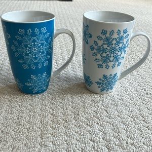 Set of 2 Winter Snowflake Latte size mugs